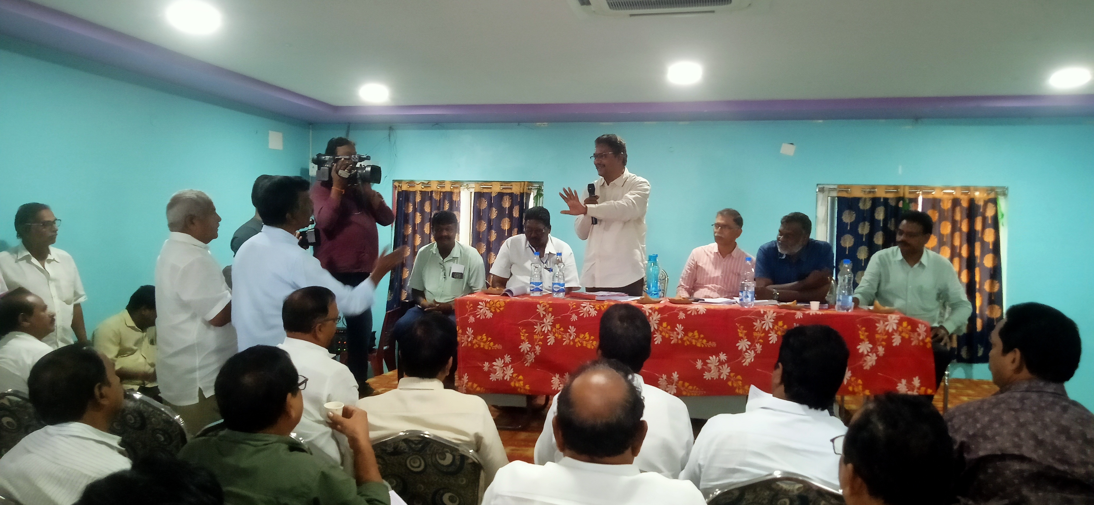 పైలెట్‌ ప్రాజెక్టుకు వ్యతికేంగా ఏకగ్రీవ తీర్మానం