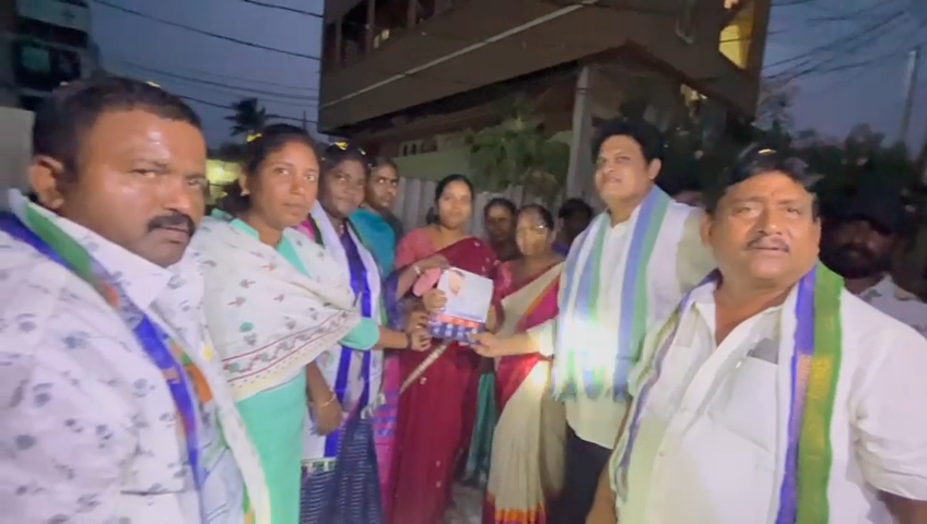 గడపగడపలో ఇన్చార్జి కరణం వెంకటేష్