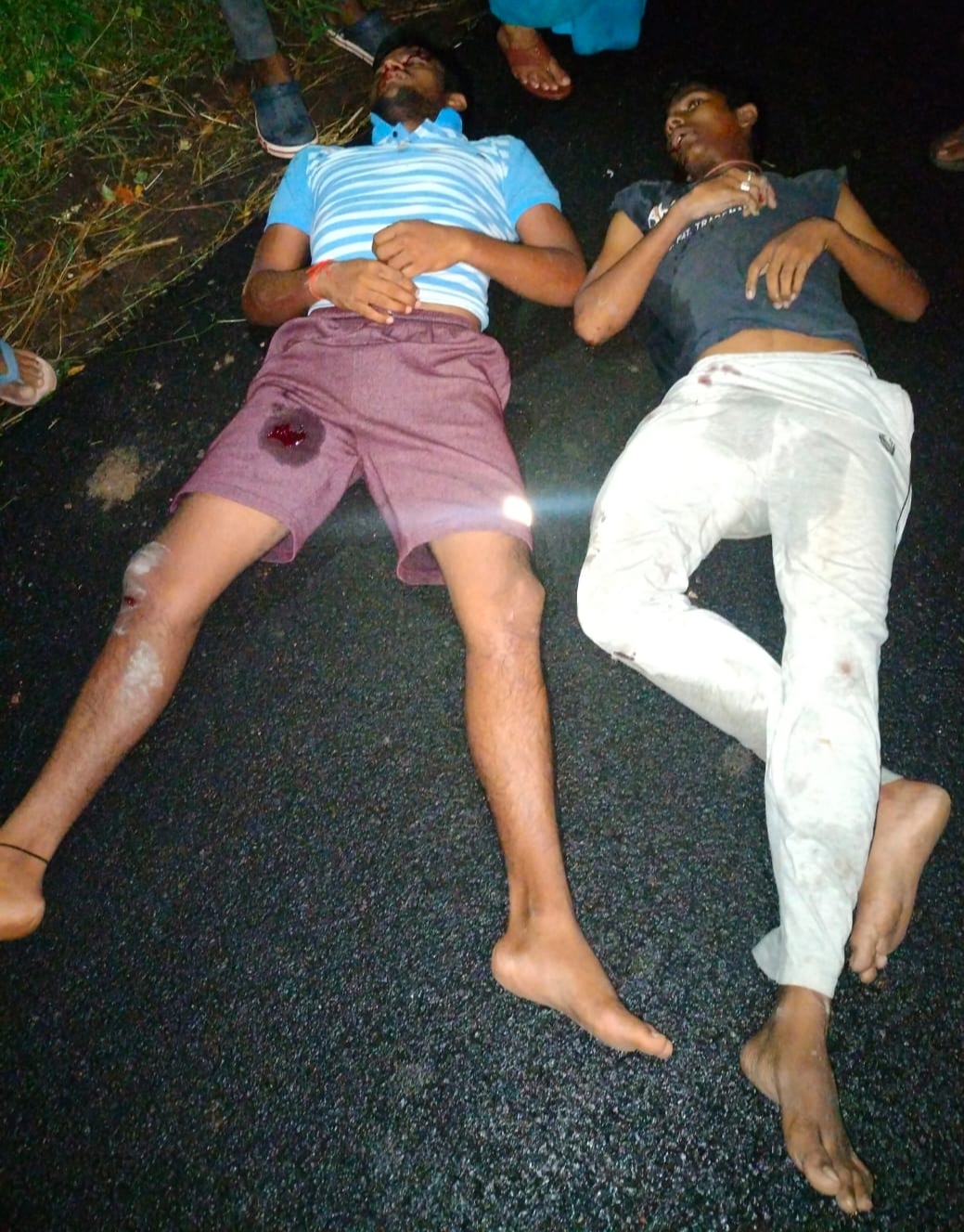 రోడ్డు ప్రమాదంలో యువకుడు మృతి