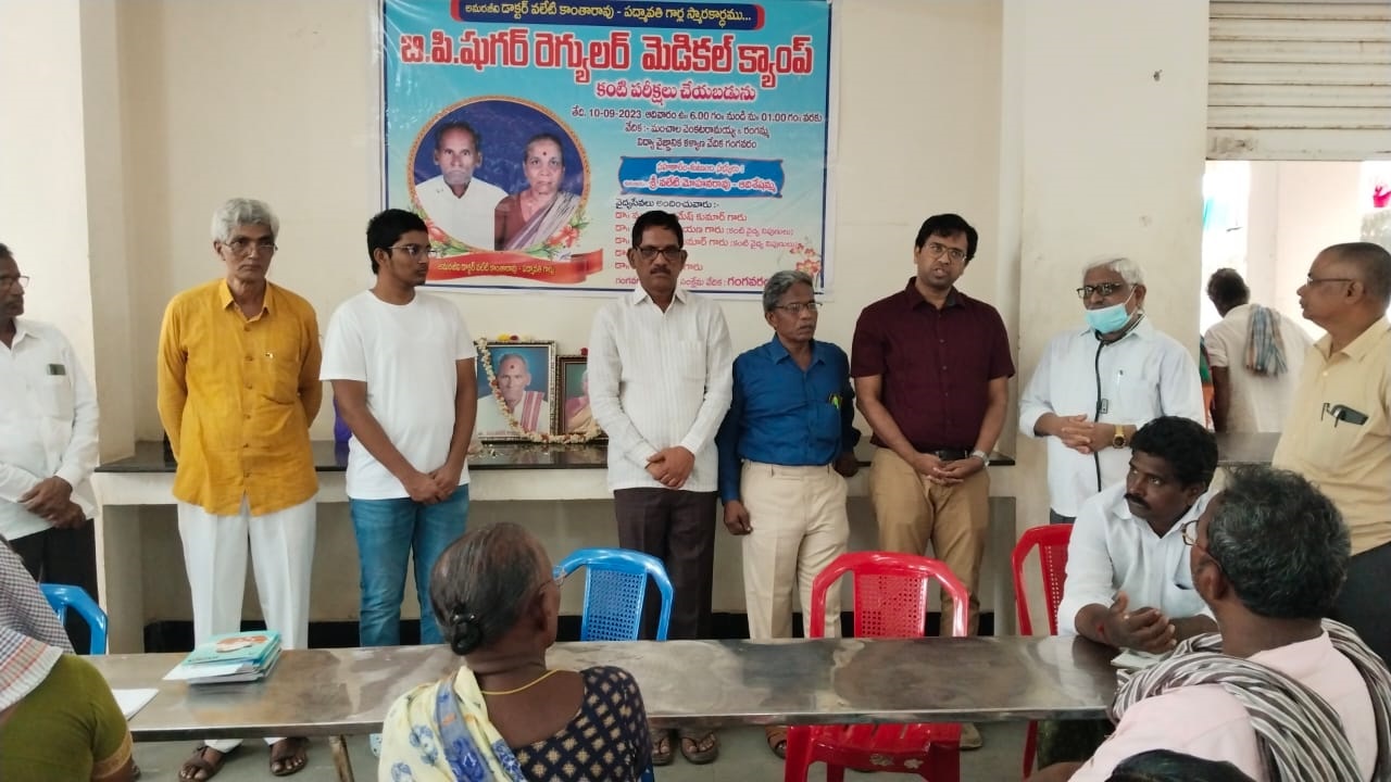 గంగవరంలో వైద్యశిబిరాన్ని ఉద్దేశించి మాట్లాడుతున్న కంటివైద్య నిపుణులు సతీష్‌ కుమార్‌
