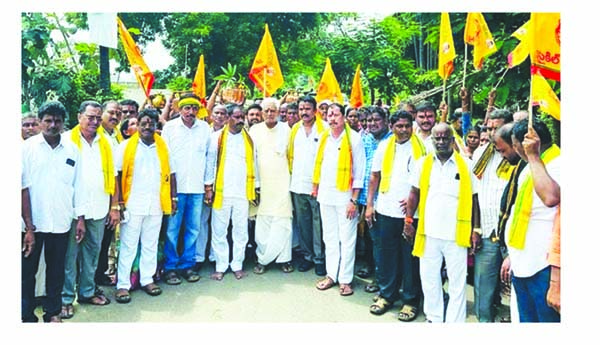 టిడిపి నాయకుల పాదయాత్ర