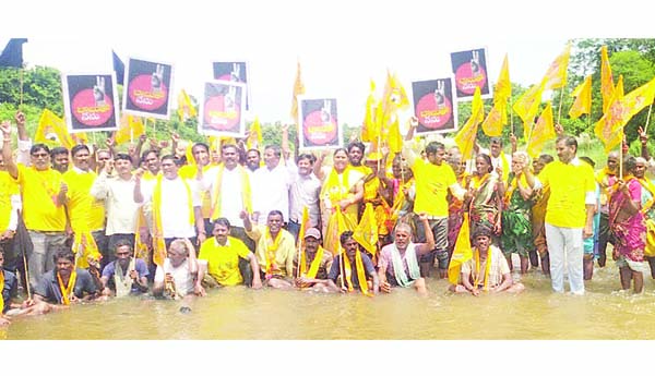 కొనసాగుతున్న నిరసనలు