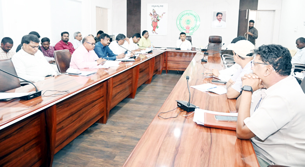 ఇంటింటి సర్వే వంద శాతం పూర్తి చేయాలి : కలెక్టర్‌