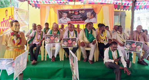 8వ రోజు కొనసాగిన టిడిపి దీక్షలు