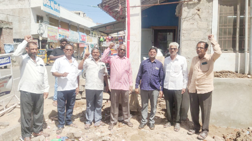 ఎస్ డబ్ల్యూ ఎఫ్ జెండాను ఆవిష్కరిస్తున్న కేబికే రెడ్డి 