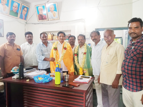 విద్యాశాఖాధికారులకు ఘనంగా సన్మానం