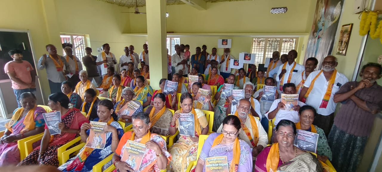 పర్చూరు ఎఎంసి మాజీ చైర్మన్ యార్లగడ్డ అక్కయ్య చౌదరి  ఆధ్వర్యంలో దీక్షలు