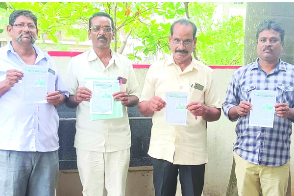 కొబ్బరి రైతుల సదస్సు కరపత్రాల విడుదల