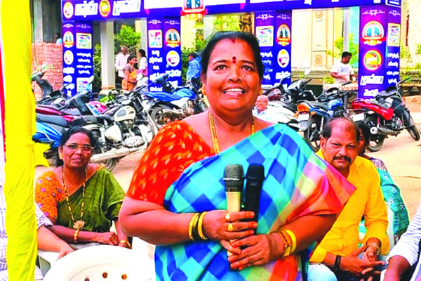 దీక్షలో కుప్పకూలి టిడిపి నేత సత్యవతి మృతి