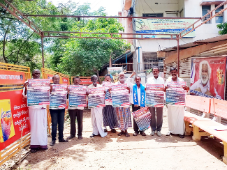 వాల్‌ పోస్టర్లు ఆవిష్కరిస్తున్న కెవిపిఎస్‌, వ్య.కా.స నాయకులు