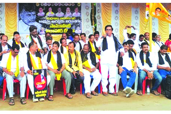 రాష్ట్రంలో ప్రమాదంలో ప్రజాస్వామ్యం