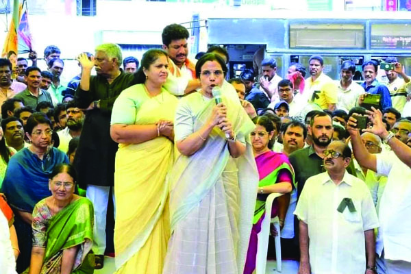 ప్రజా సేవ తప్ప సొమ్ములు మాకెందుకు 