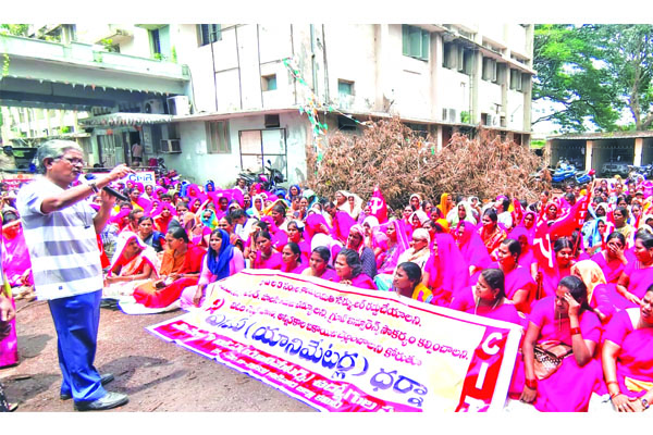 విఒఎలకు ఉద్యోగ భద్రత కల్పించాలి