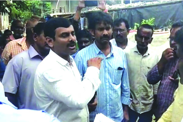 దళితుల నివాసాల కూల్చివేతకు సర్వే