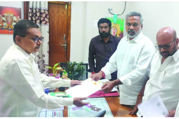 టిడిపి వారి ఓట్లను తొలగిస్తున్న జగన్‌