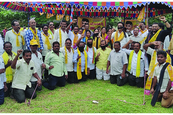 చంద్రబాబు అరెస్టుపై టిడిపి శ్రేణుల దీక్షలు