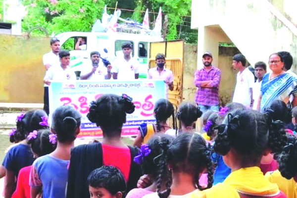 మెస్‌ ఛార్జీలు పెంచాలి : ఎస్‌ఎఫ్‌ఐ