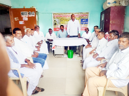 మాట్లాడుతున్న ఎపి రైతుసంఘం రాష్ట్ర ప్రధాన కార్యదర్శి ప్రభాకర్‌రెడ్డి