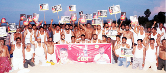 రాజంపేట : అర్ధనగ నిరసన తెలుపుతున్న తెలుగు యువత, టిడిపి నాయకులు