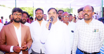 ఆరోగ్యసురక్ష ప్రారంభ సమావేశంలో మాట్లాడుతున్న డిప్యూటీ సిఎం అంజాద్‌బాషా