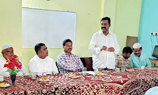 మాట్లాడుతున్న రాష్ట్ర ఉర్దూ అకాడమీ డైరెక్టర్‌ అబ్దుల్‌ కలీమ్‌
