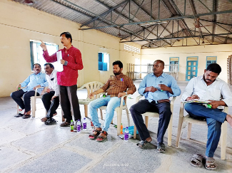 సమావేశంలో మాట్లాడుతున్న సిహెచ్‌.చంద్రశేఖర్‌
