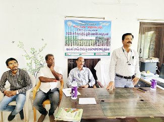 సమావేశంలో మాట్లాడుతున్న రవిచంద్రబాబు
