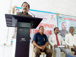  సమావేశంలో మాట్లాడుతున్న రెండవ అదనపు జడ్జి శంకర్‌