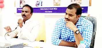 సమావేశంలో మాట్లాడుతున్న అశోక్‌బాబు