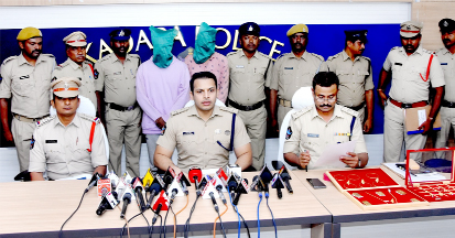 కేసు వివరాలు తెలియజేస్తున్న ఎస్‌పి సిద్దార్థ్‌ కౌశల్‌