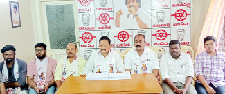 మాట్లాడుతున్న రాందాస్‌ చౌదరి