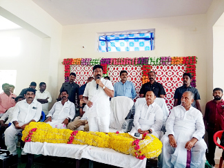  సమావేశంలో మాట్లాడుతున్న మంత్రి ఆదిమూలపు సురేష్‌