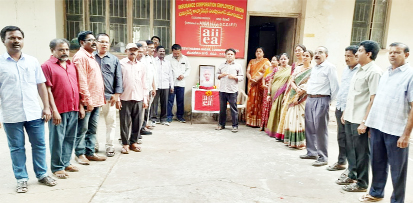 మాట్లాడుతున్న డివిజన్‌ ప్రధాన కార్యదర్శి రఘునాథరెడ్డి