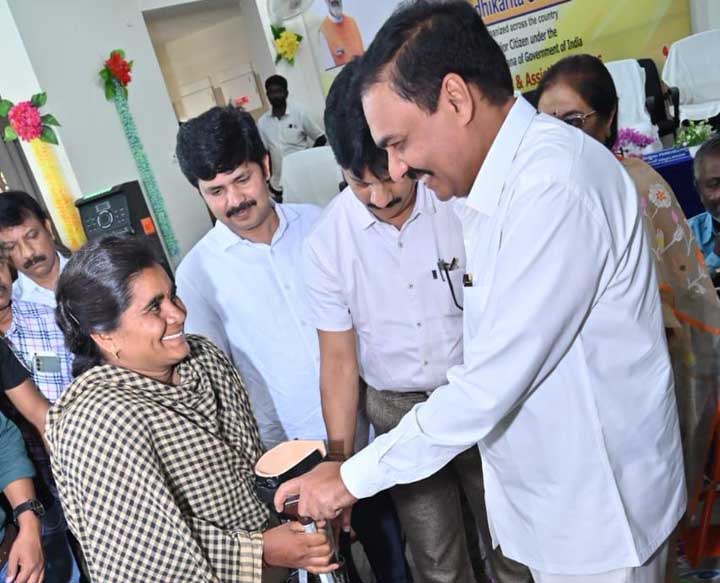 వికలాంగులకు అండగా ప్రభుత్వం : కాకాణి