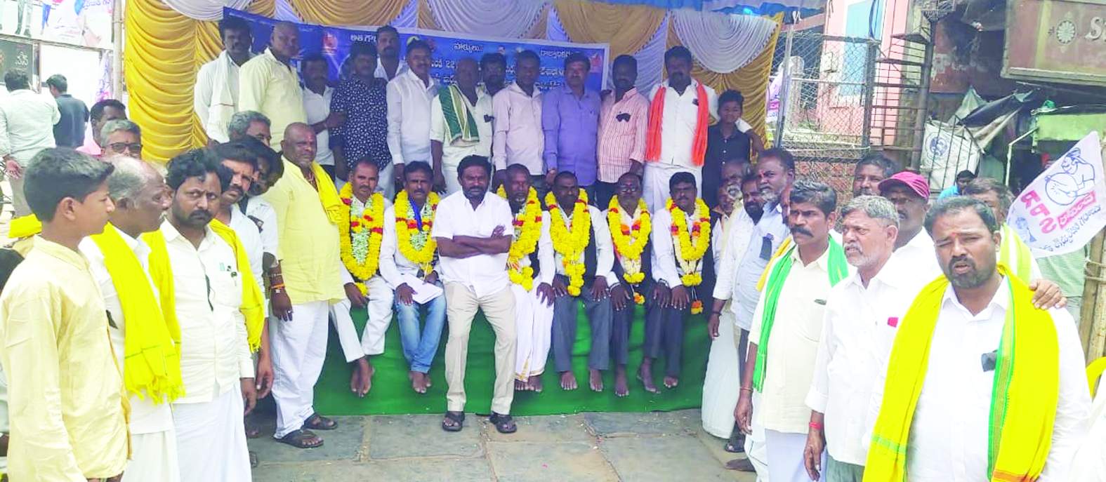 సంఘీభావం తెలిపిన భూపాల్‌ చౌదరి