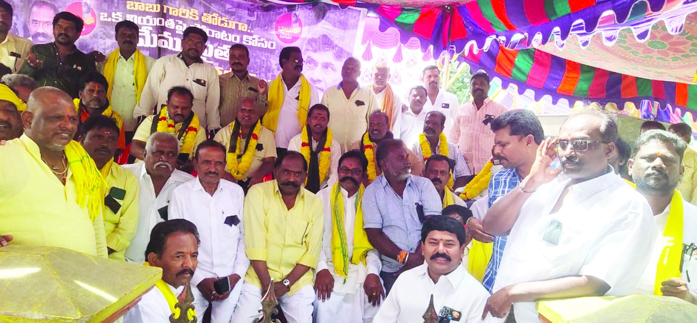 ఆదోనిలో మాట్లాడుతున్న మీనాక్షి నాయుడు