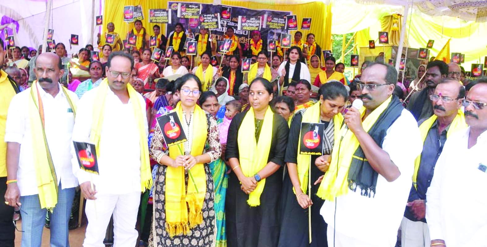 దీక్షనుద్దేశించి మాట్లాడుతున్న ఉమాపతి నాయుడు