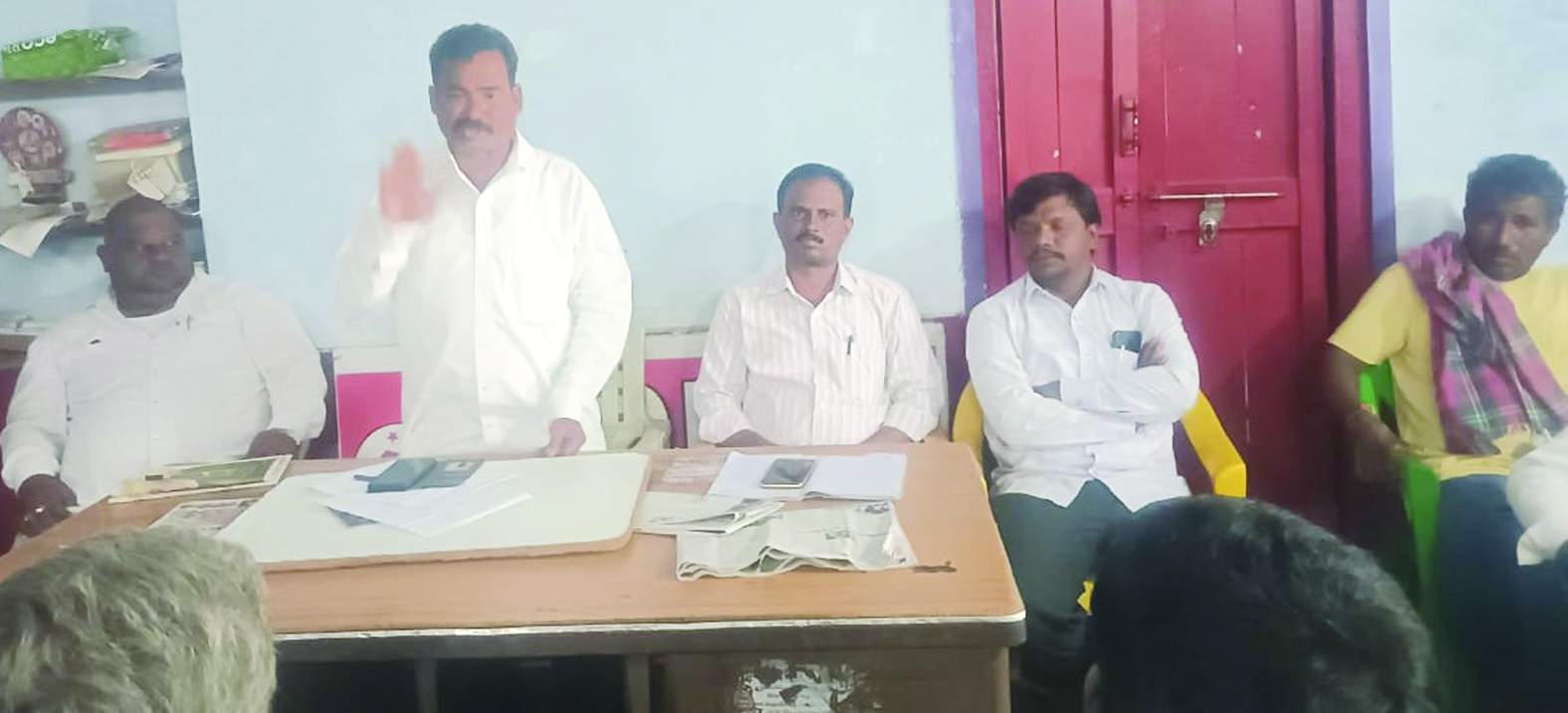 సమావేశంలో మాట్లాడుతున్న గోపాల్‌