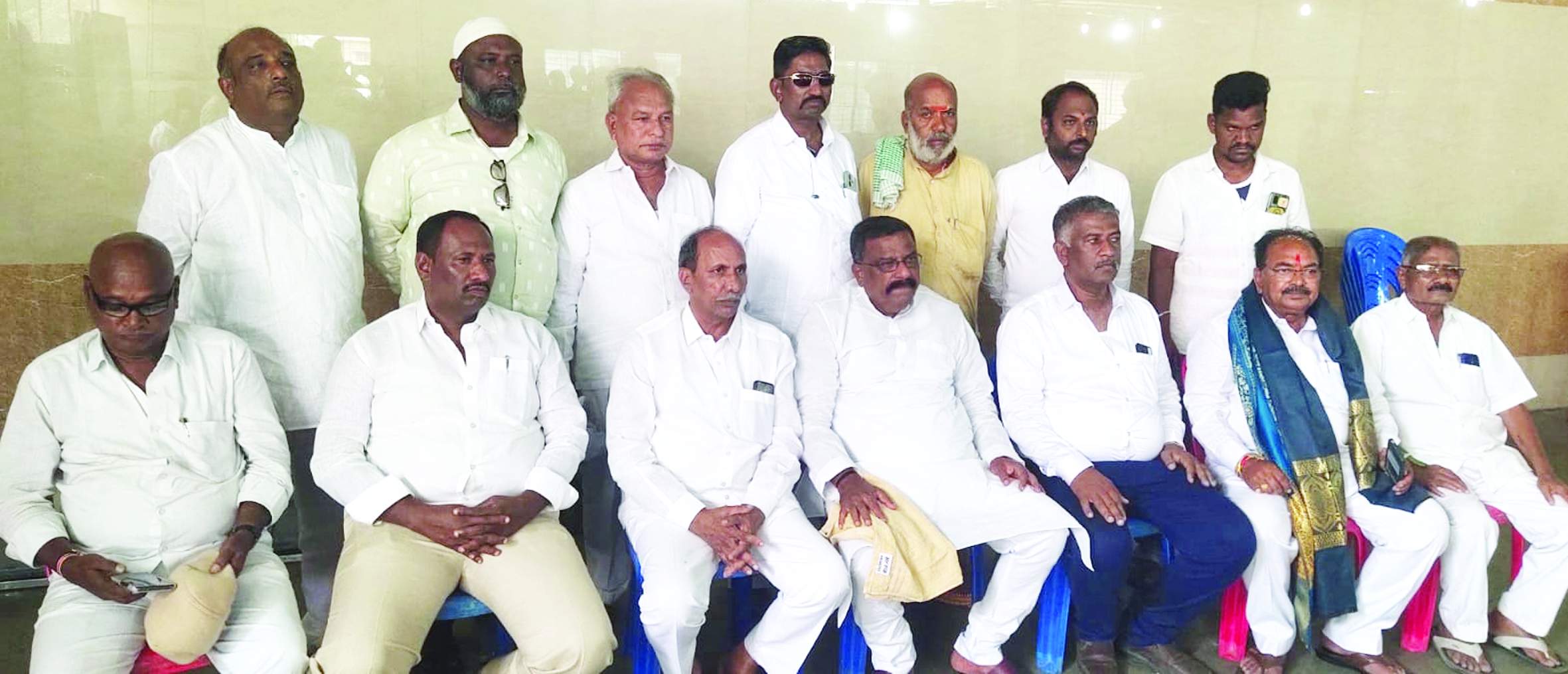 విలేకరులతో మాట్లాడుతున్న కోట్ల