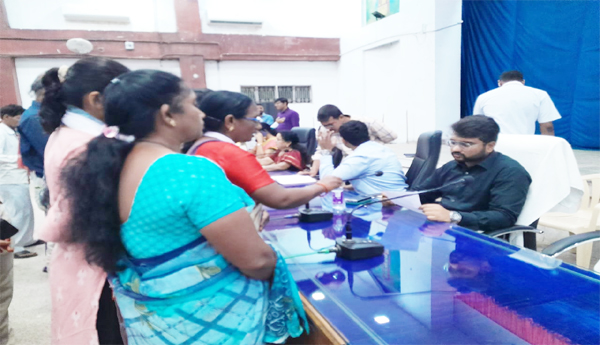 Womens-problems-should-be-solved-Aidwa-pleads-with-the-collector
