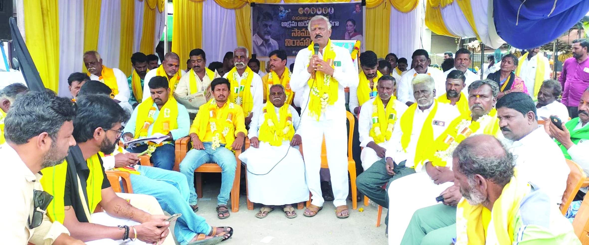 మాట్లాడుతున్న కురువ జయరాం