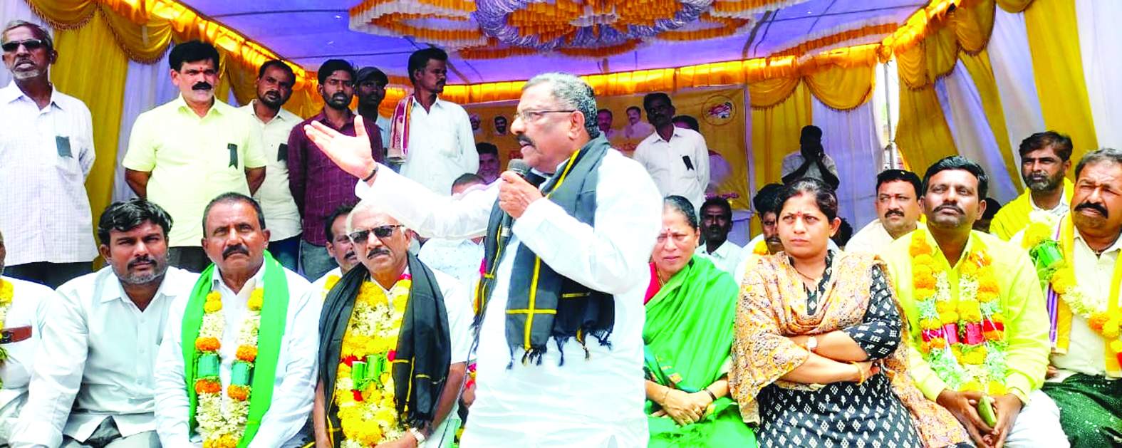 ఆలూరులో మాట్లాడుతున్న కోట్ల జయసూర్యప్రకాష్‌ రెడ్డి