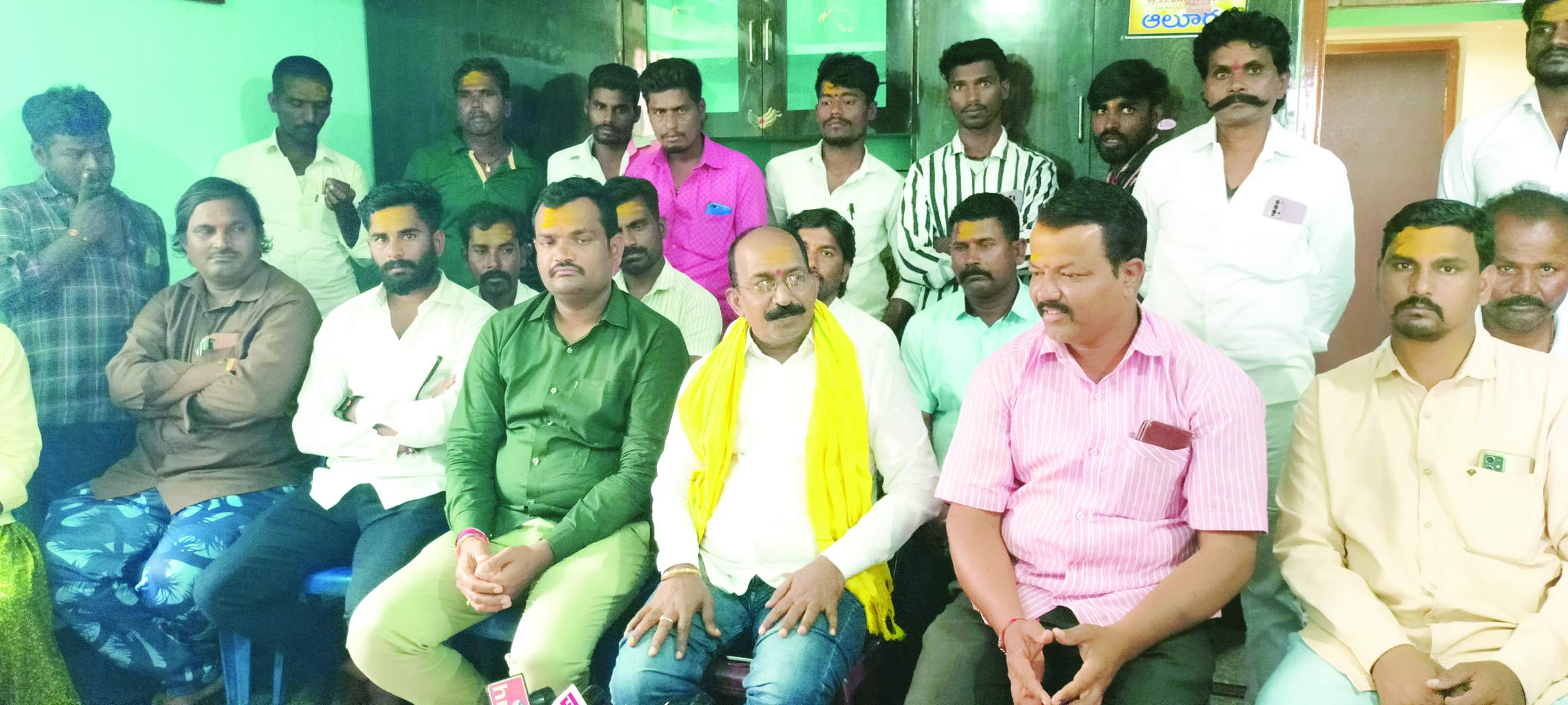 సమావేశంలో మాట్లాడుతున్న వీరభద్రగౌడ్‌