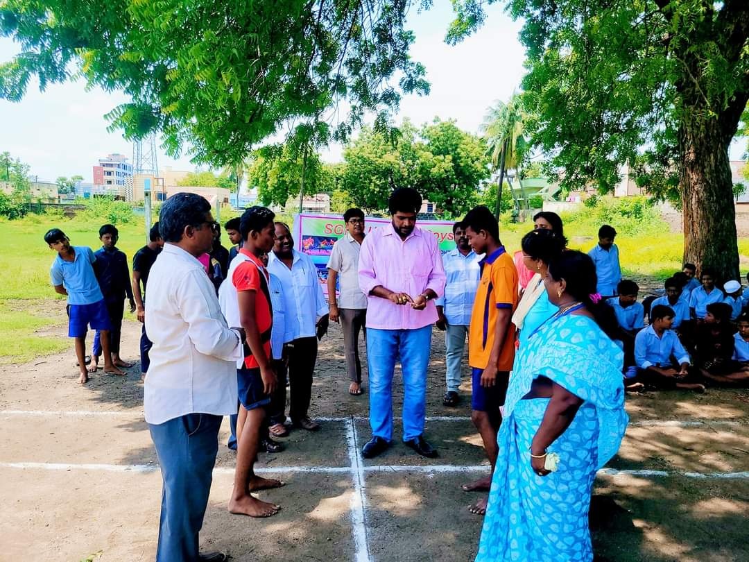 క్రీడల్లో రాణించి పేరు తేవాలి