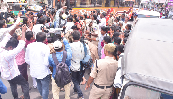 /Left-parties-have-condemned-the-clampdown-on-Anganwadis