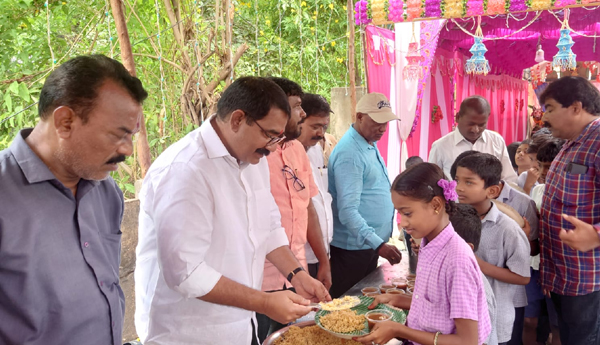 /Annadanam-in-Nagireddypalle