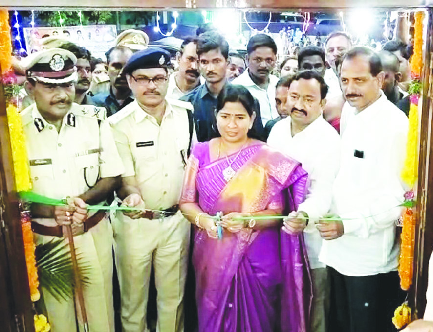 నూతన పోలీస్‌స్టేషన్‌ భవనం ప్రారంభం