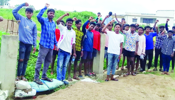 జూనియర్‌ కళాశాల స్థలాలకు రక్షణ కల్పించాలి