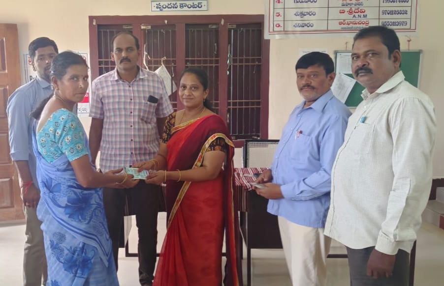 నూతన పెన్షన్లు పంపిణీ