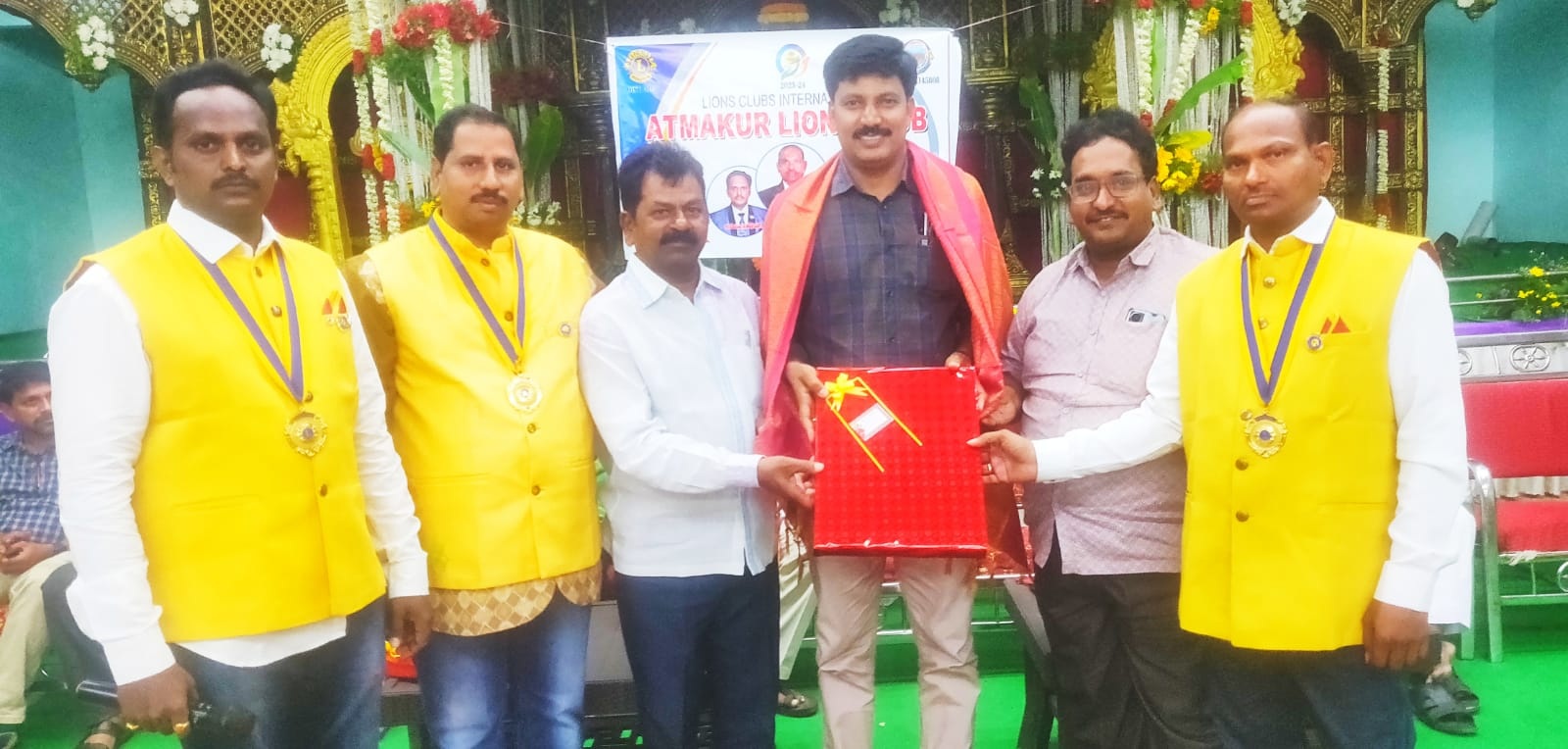ఉత్తమ ఉపాధ్యాయులకు సన్మానం